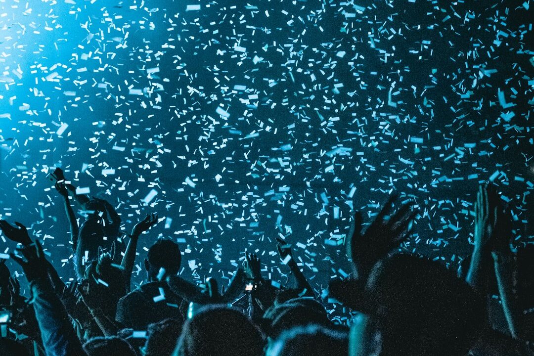 HOME Konfettiregen im Festivaleinsatz